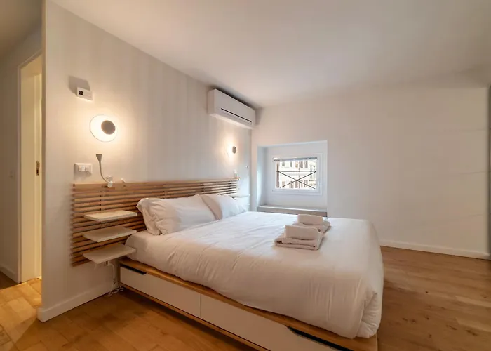Apartment Luxury 3 Beds 3 Baths, Few Steps From Center Rom