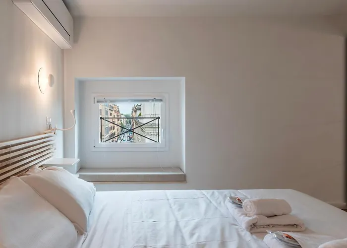 Apartment Luxury 3 Beds 3 Baths, Few Steps From Center