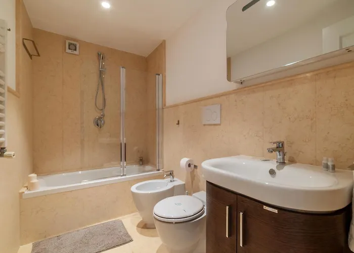 Luxury 3 Beds 3 Baths, Few Steps From Center