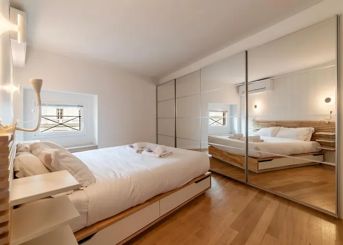 Luxury 3 Beds 3 Baths, Few Steps From Center *