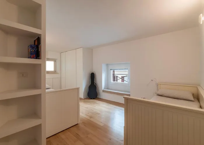 Apartment Luxury 3 Beds 3 Baths, Few Steps From Center *